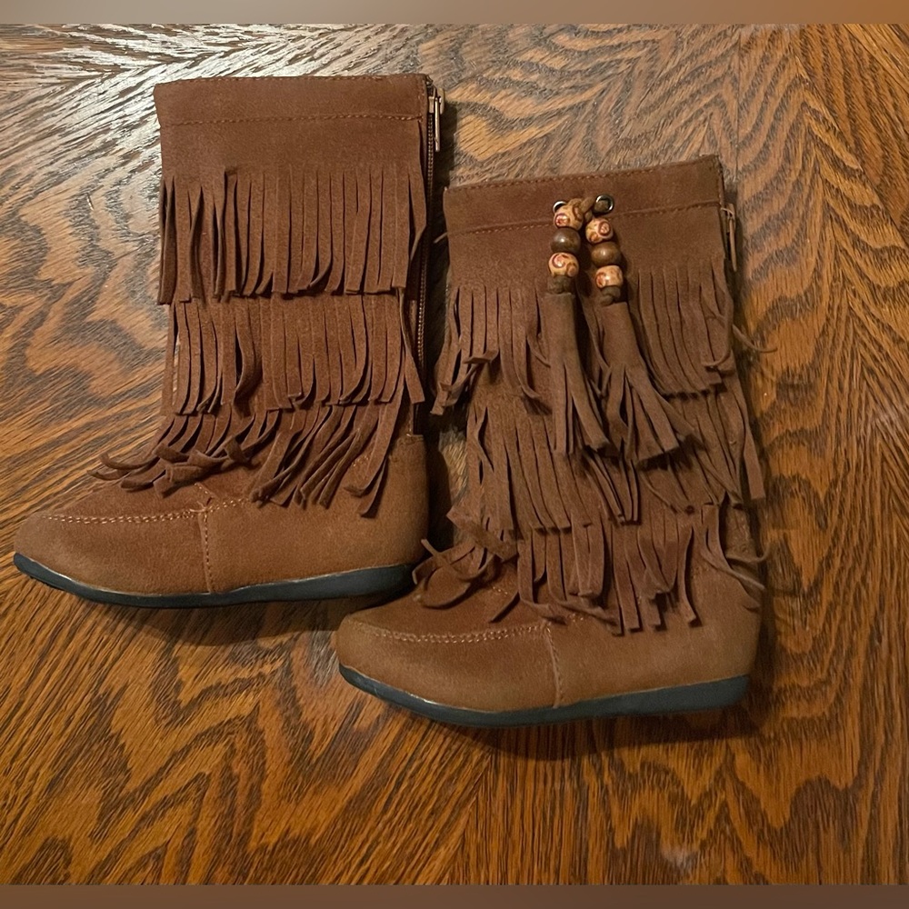 Ositos Brown Fringe Boots w/ Bead Detail (Baby Size 5)